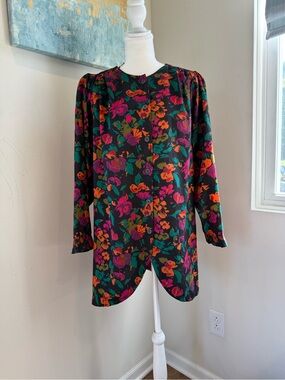 Vintage Floral Button-Front Tunic Blouse in Black with Bright Floral Print 16w